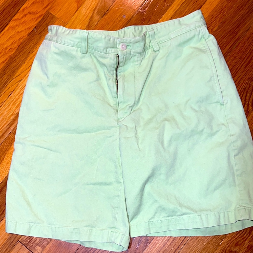 Men’s Vineyard vines size 30 look just like new !!